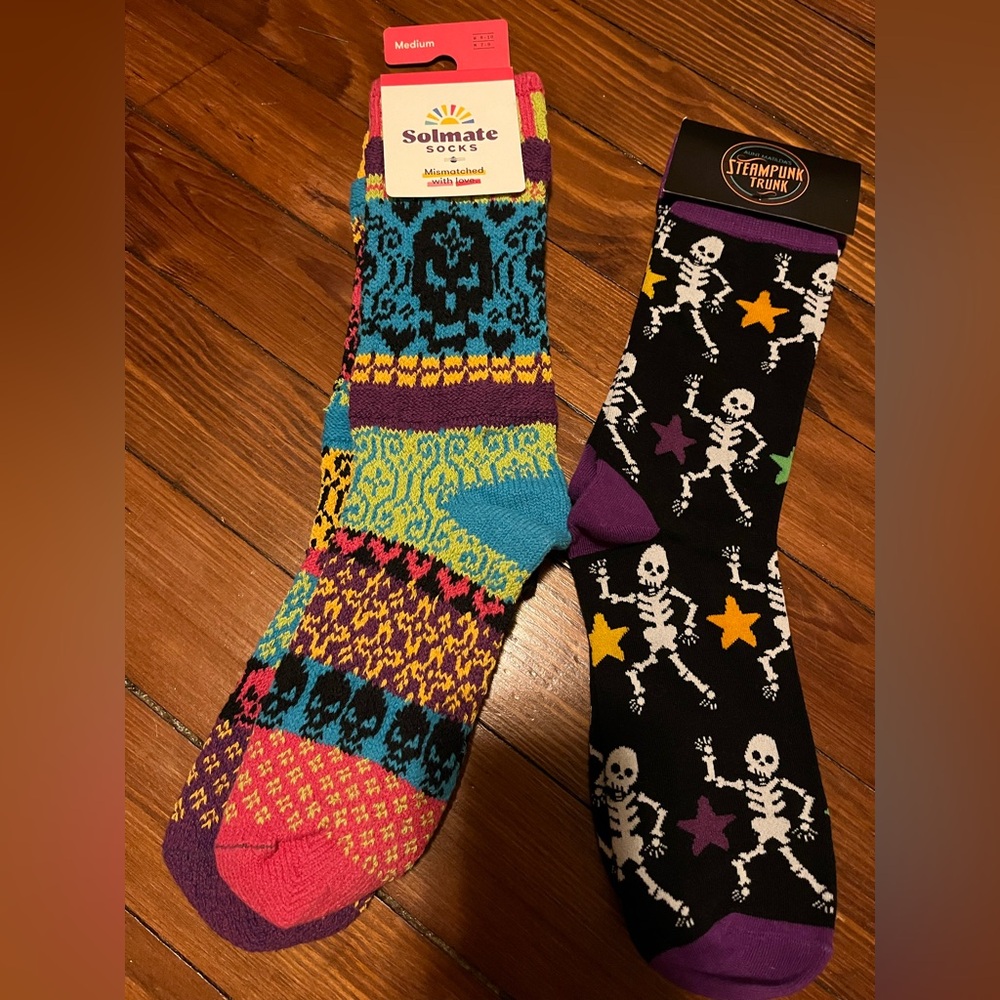 Skeletons and Skulls socks! Lot of 2 pairs.